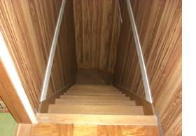 �萠�H���O�̗l�q